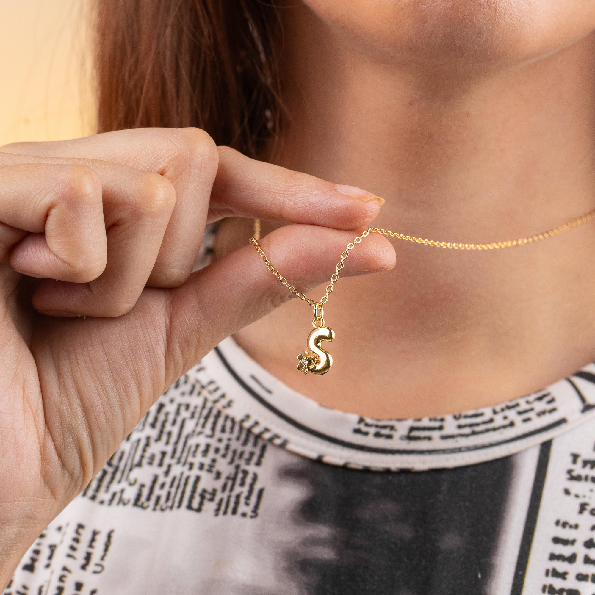 Collar con letra tipo globo con flor y circonia 45-50cm/14mm