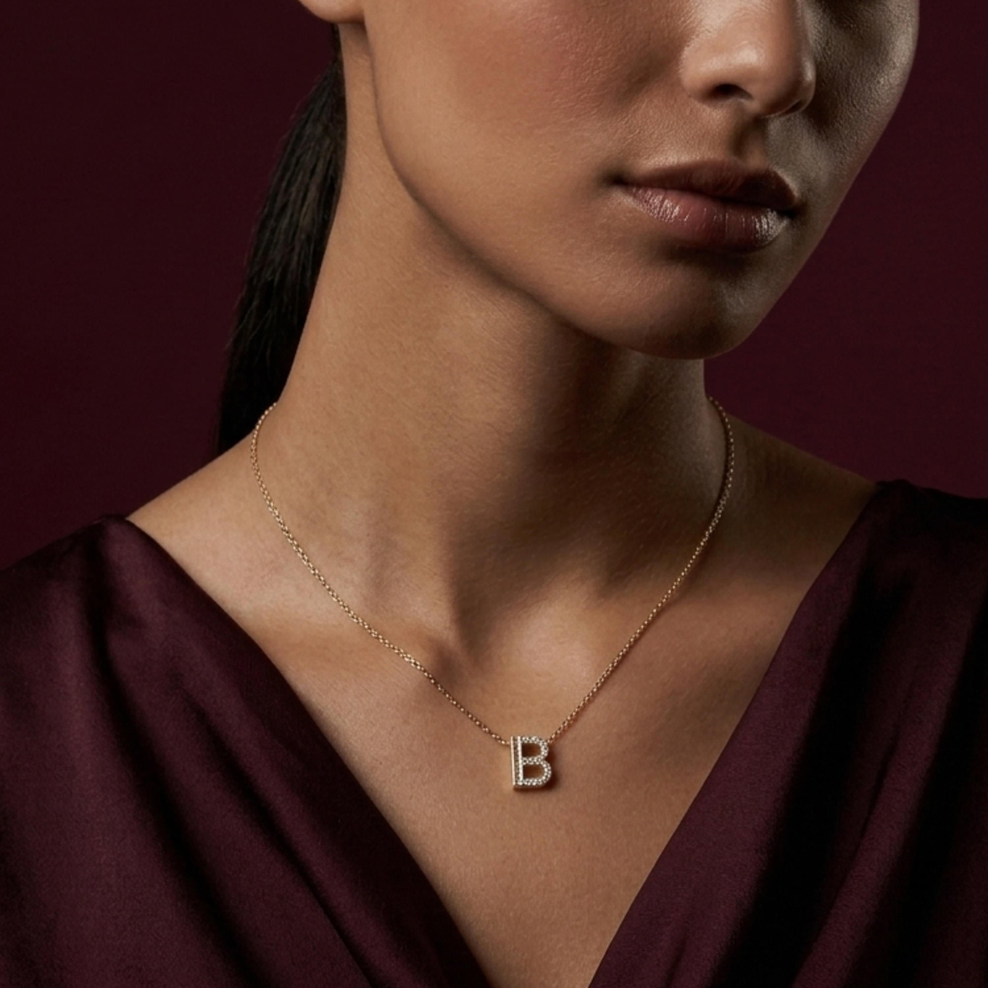 Collar letra acanalada con circonias 45-50cm