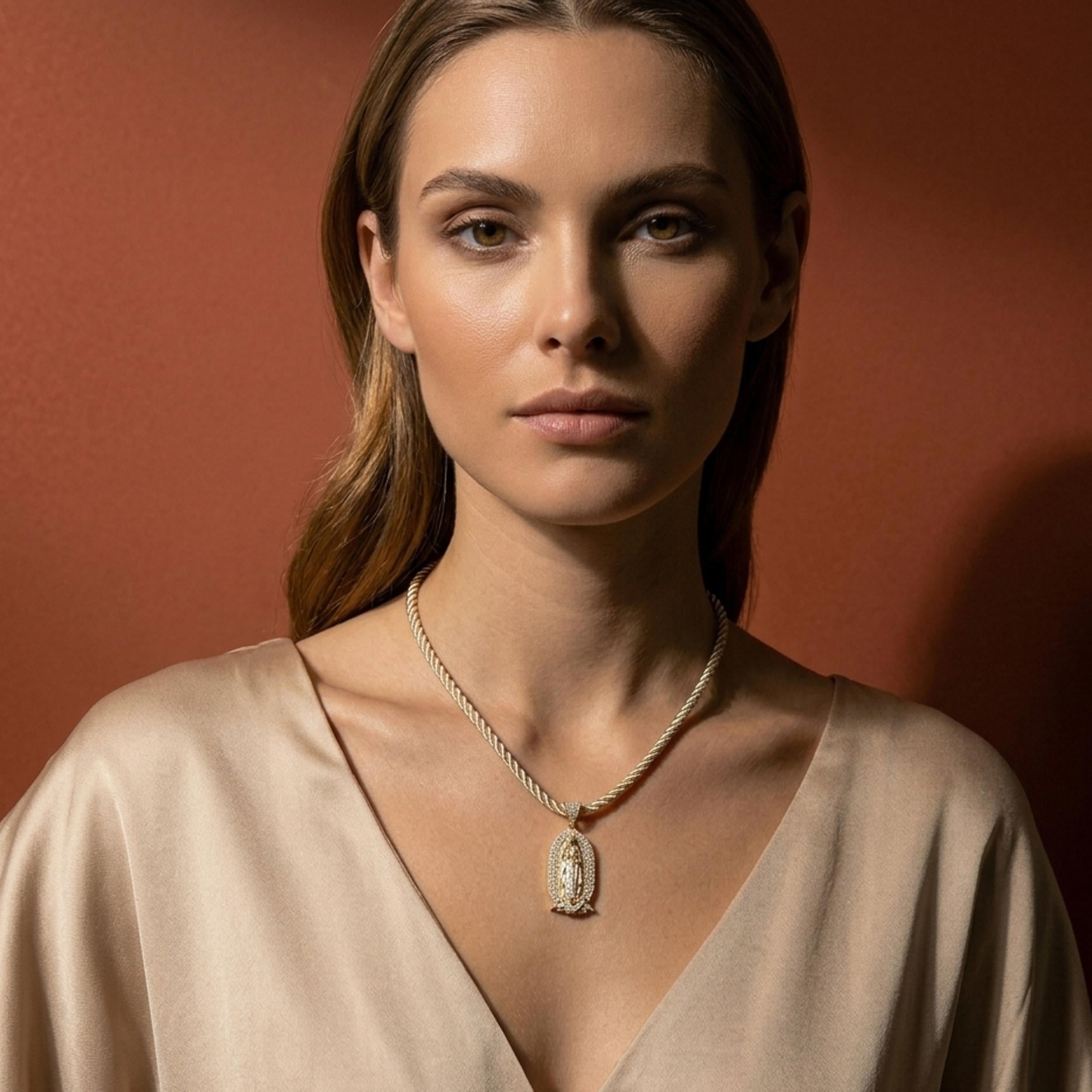 Collar cordon torzal beige con Virgen de Guadalupe de circonias en pave 45+5cm