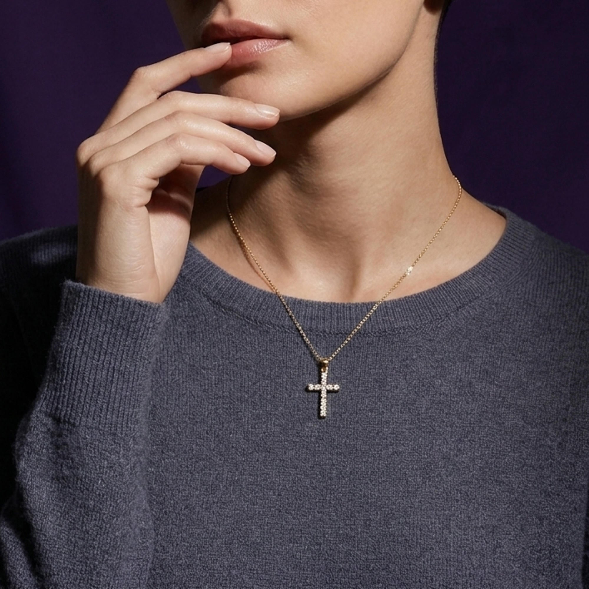 Collar con Cruz circonia redonda 45-50cm