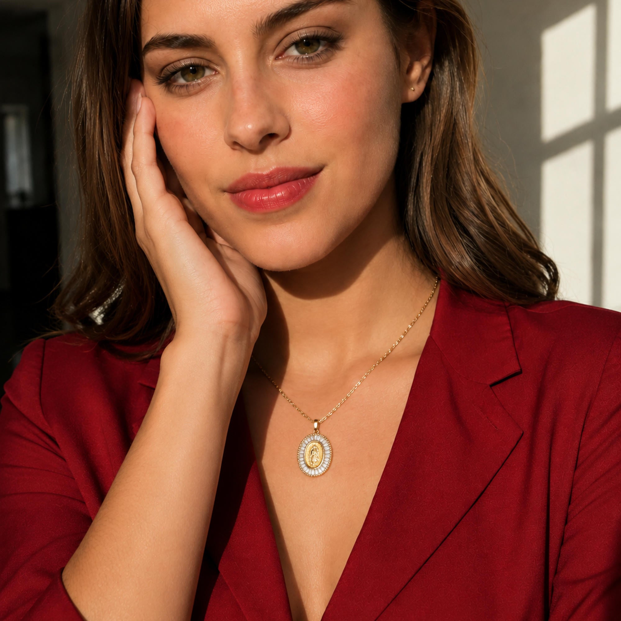 Collar dije ovalado Virgen de Guadalupe con circonias baguete 46-51cm