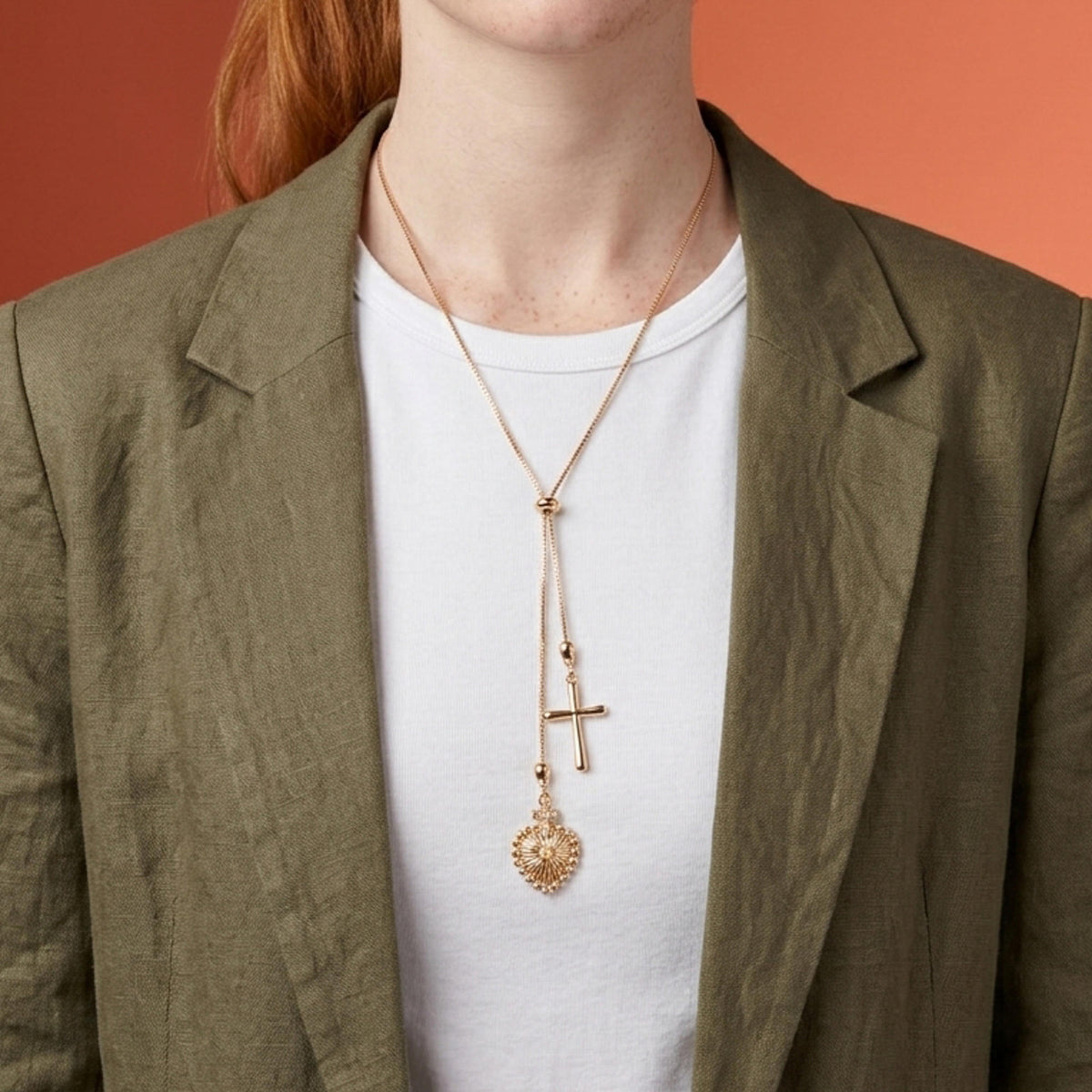 Collar ajustable con Cruz lisa y Sagrado Corazon con circonias 30mm