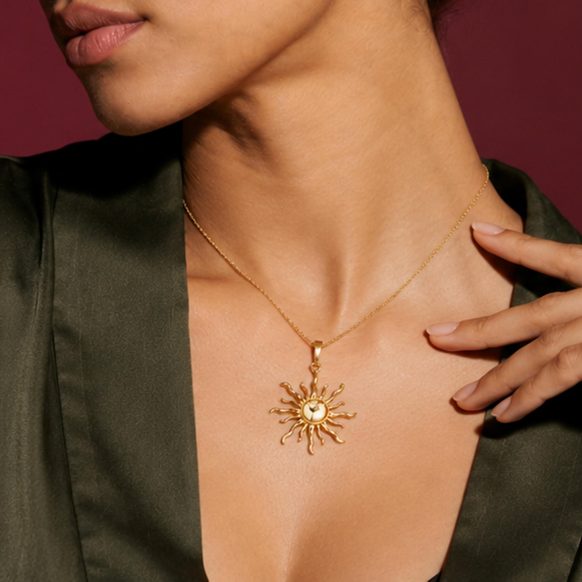 Collar torzal con dije de sol liso 45-50cm