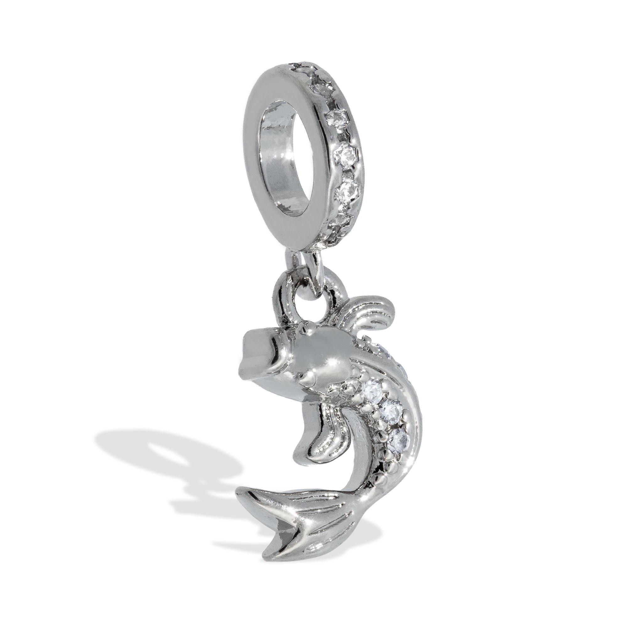 Charm de pez koi con circonias 13mm