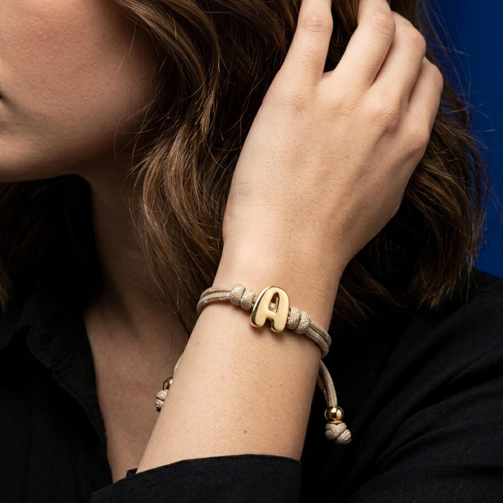 Pulsera ajustable de cordon trenzado con letra a tipo burbuja 20mm