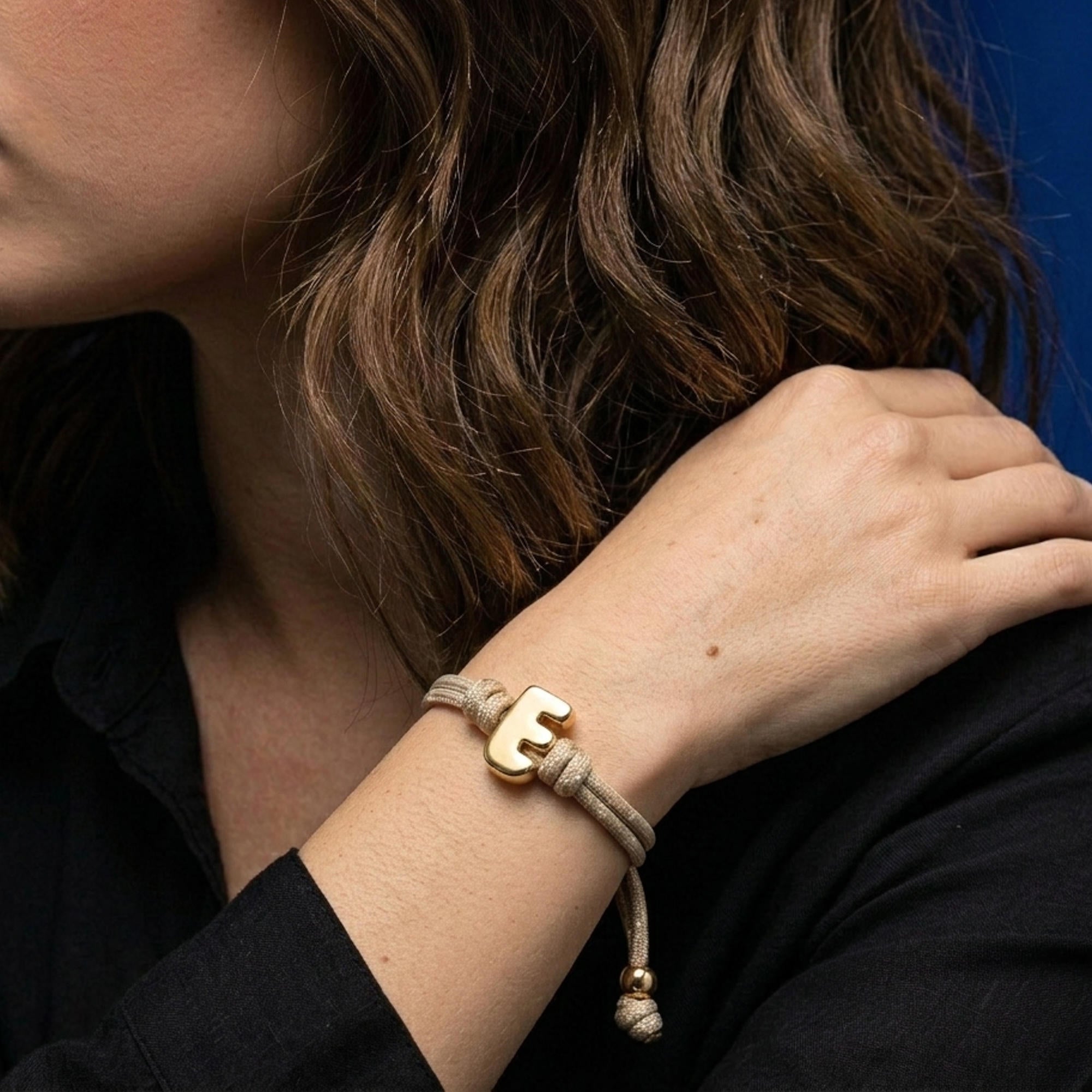 Pulsera ajustable de cordon trenzado con letra a tipo burbuja 20mm