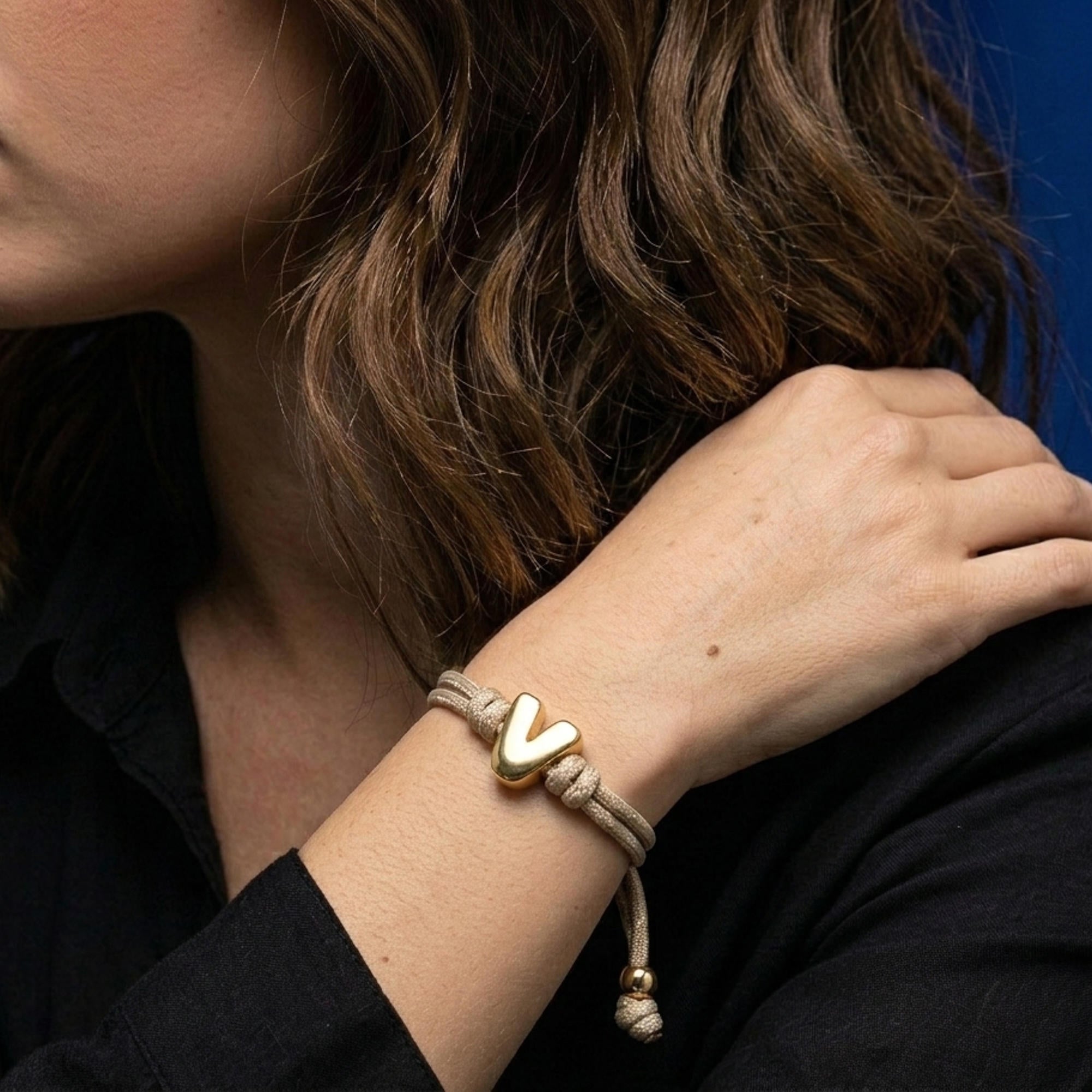 Pulsera ajustable de cordon trenzado con letra a tipo burbuja 20mm