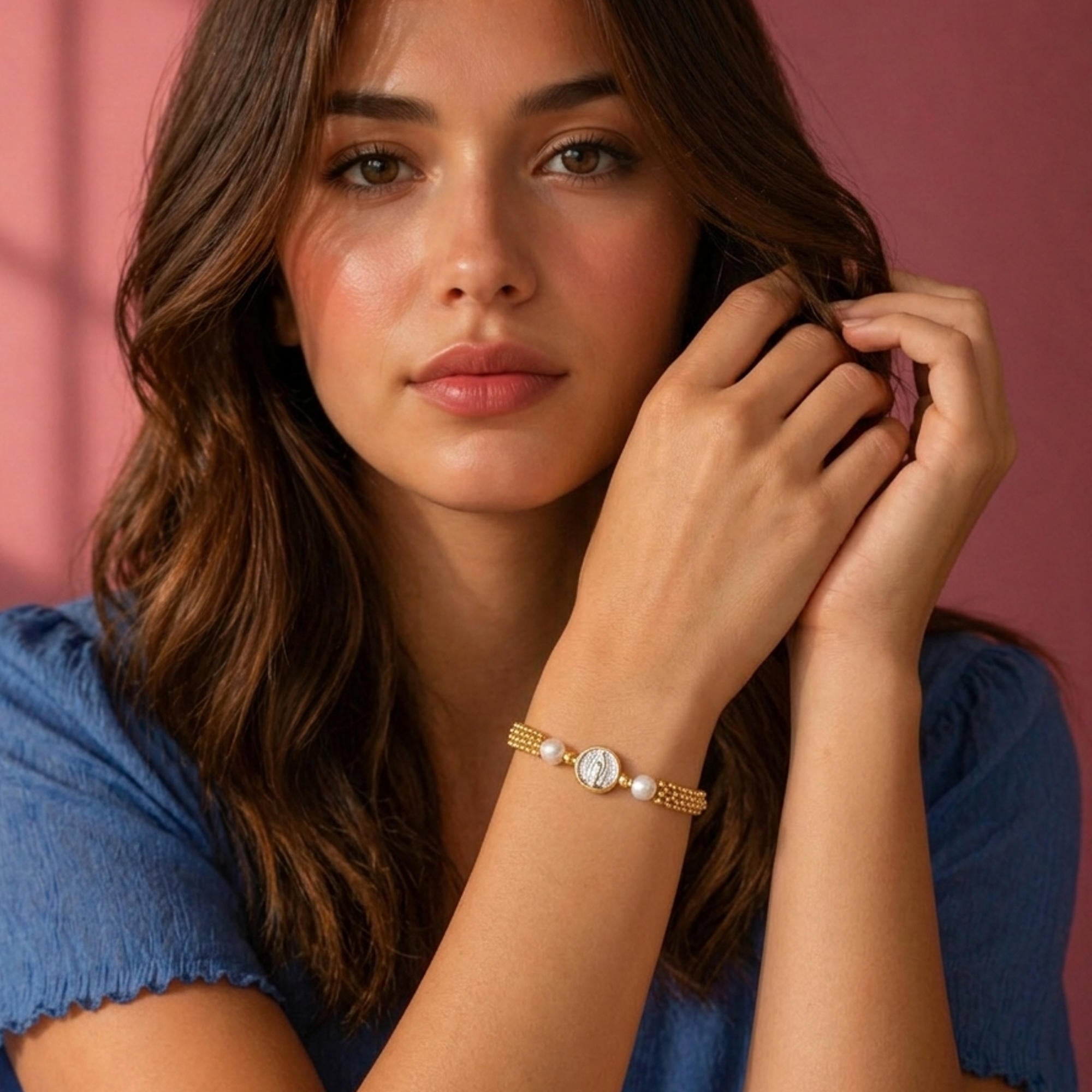 Pulsera elastica ajustable con Medalla de la Virgen de Guadalupe perlas y balines 6 mm