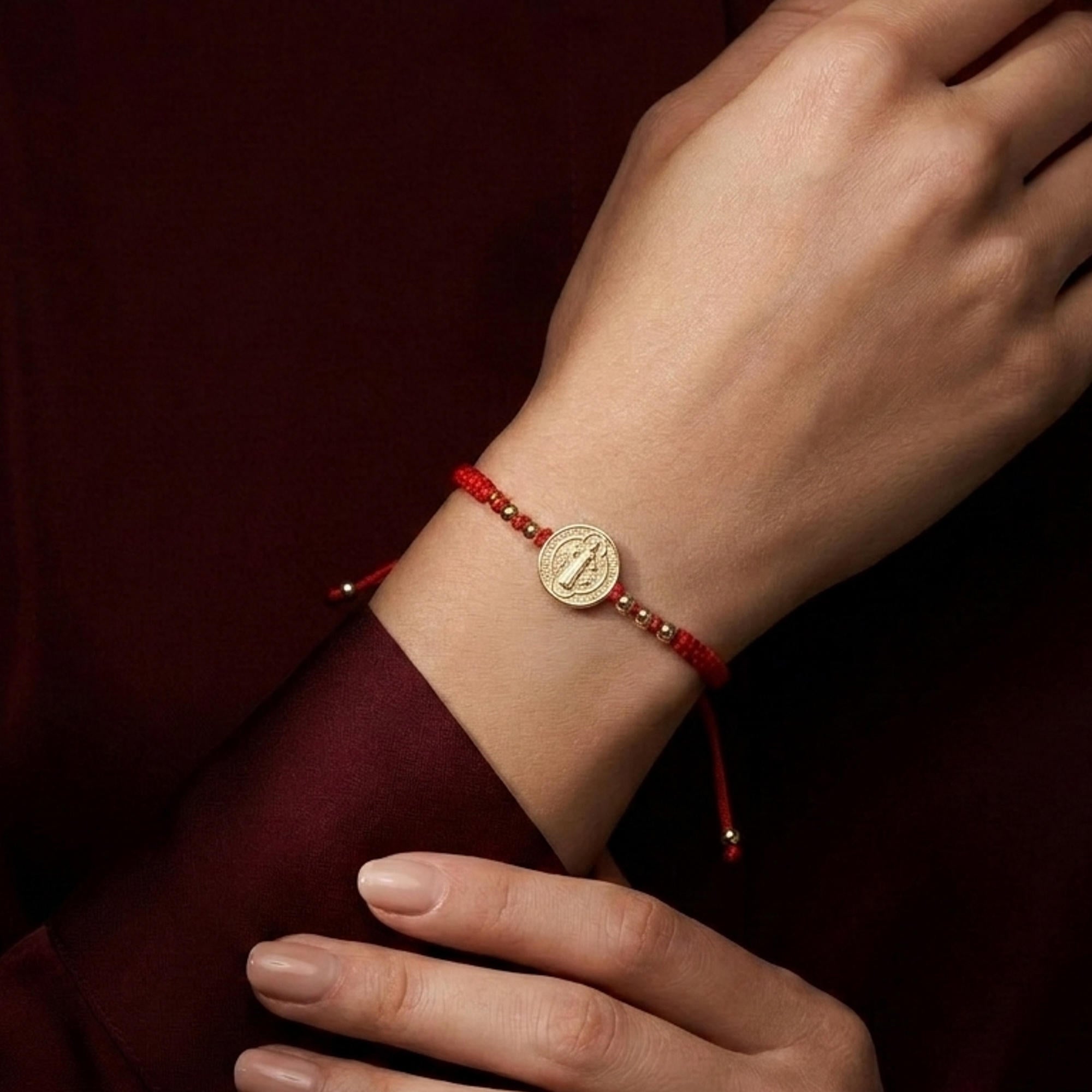 Pulsera de hilo encerado ajustable Medalla San Benito 15mm