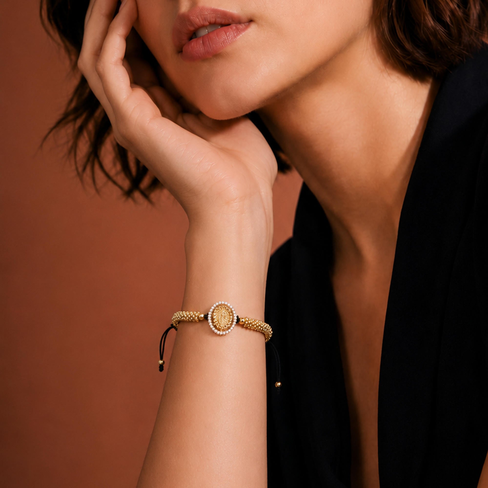 Pulsera de hilo ajustable San Benito circonias y balines 21mm