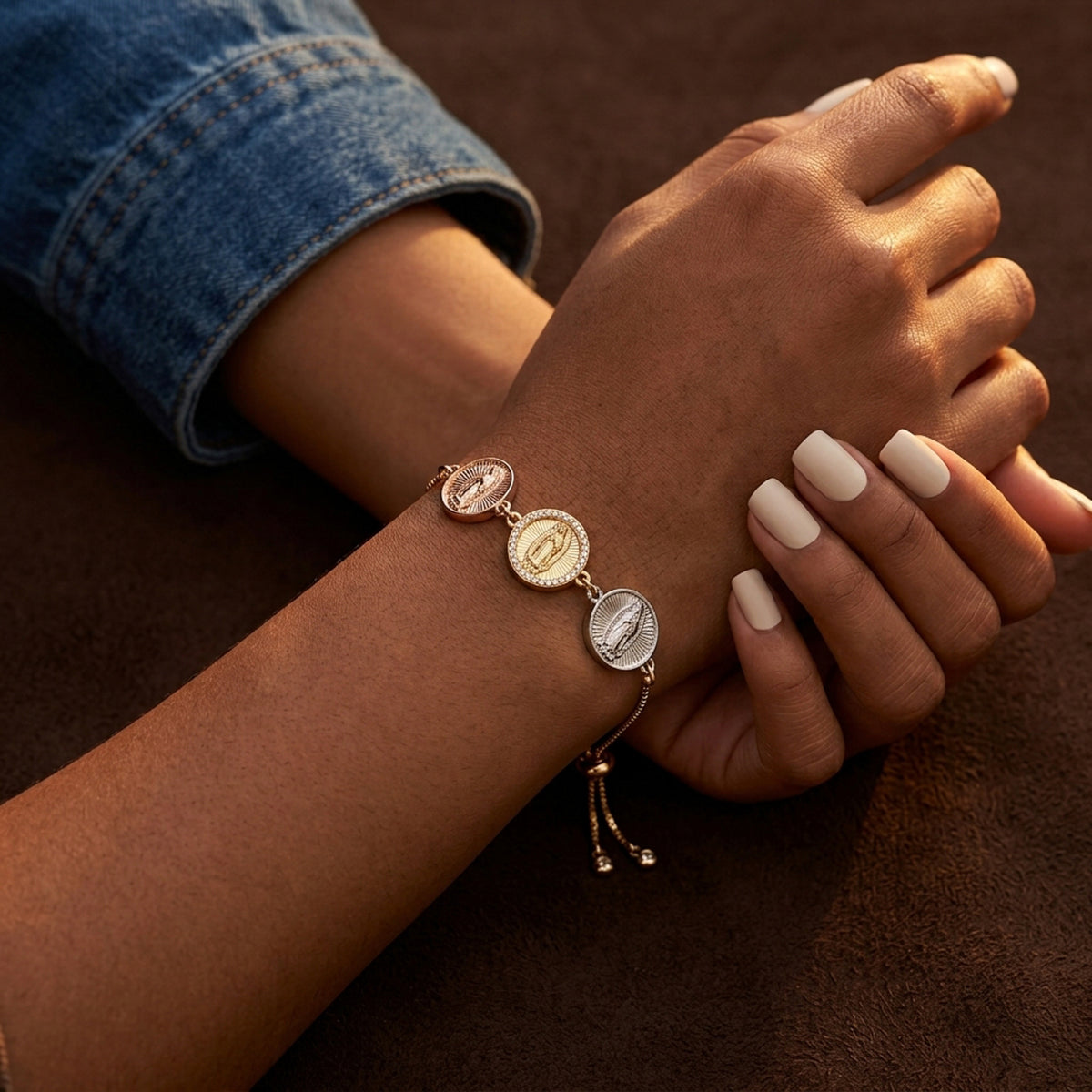 Pulsera ajustable con Medallas de Virgen de Guadalupe con circonias 14mm