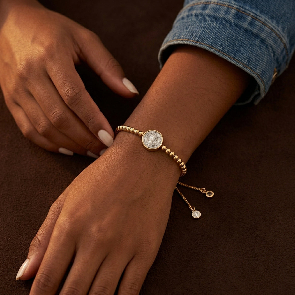 Pulsera ajustable de balines diamantados con Medalla de San Benito 10mm