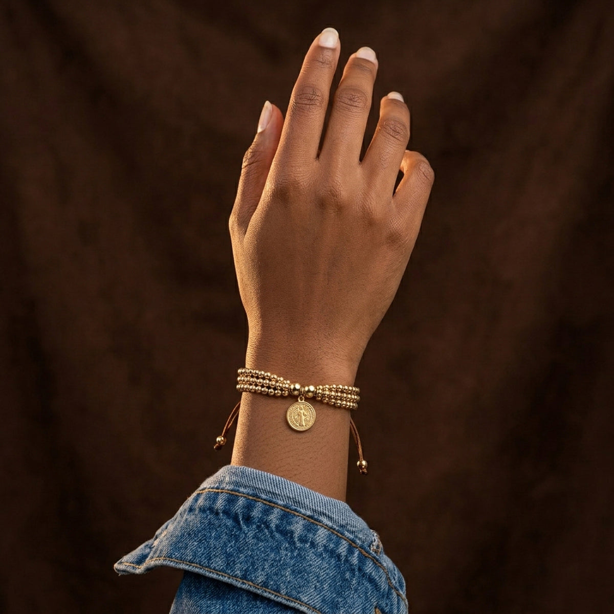 Pulsera triple de balines lisos ajustable de hilo con Medalla San Benito 20mm