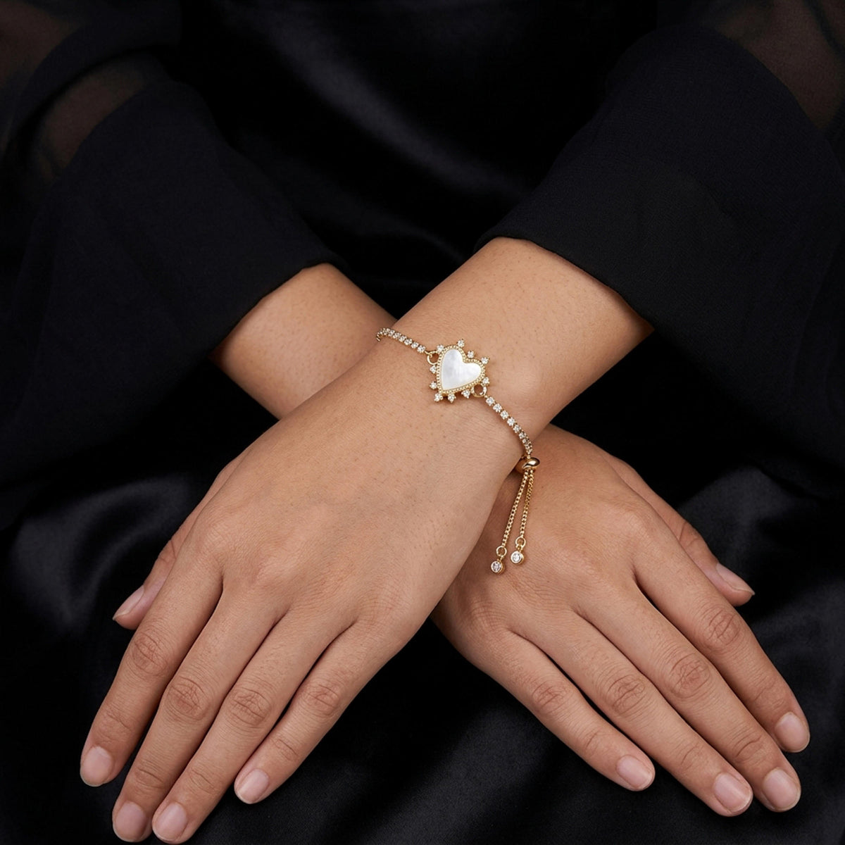 Pulsera de tenis ajustable con circonias y corazon de madre perla 18mm