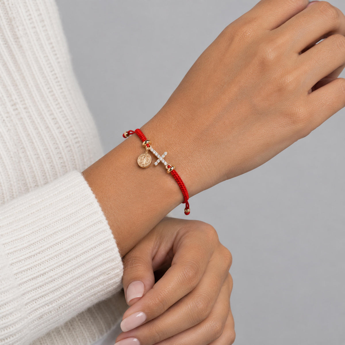 Pulsera de hilo ajustable Cruz y Medalla San Benito circonias 14mm