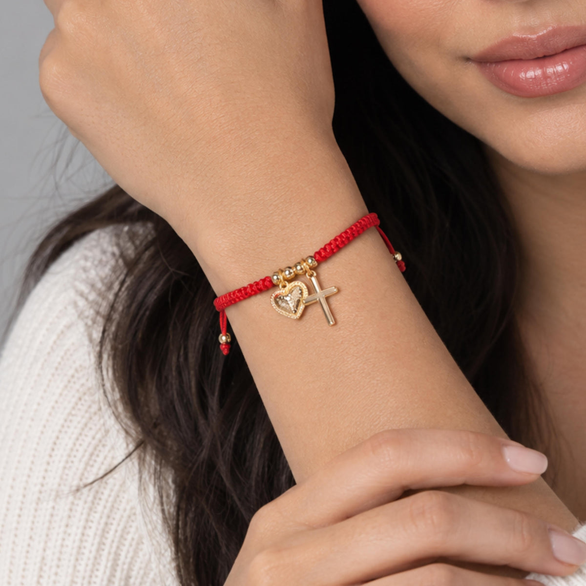 Pulsera de hilo ajustable Cruz y corazon colgantes 15-20mm
