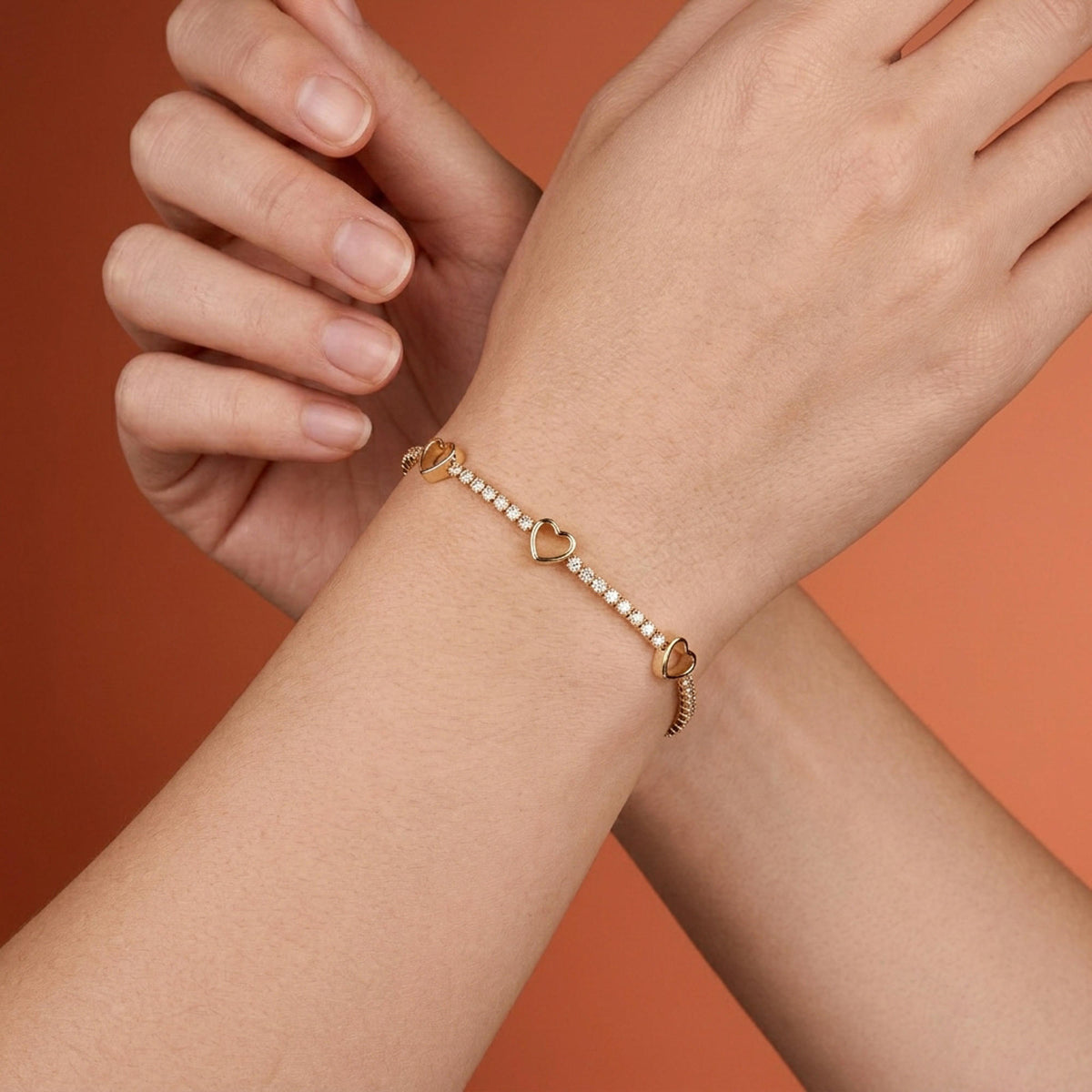 Pulsera de siluetas de corazones y circonias con broche de caja 18cm