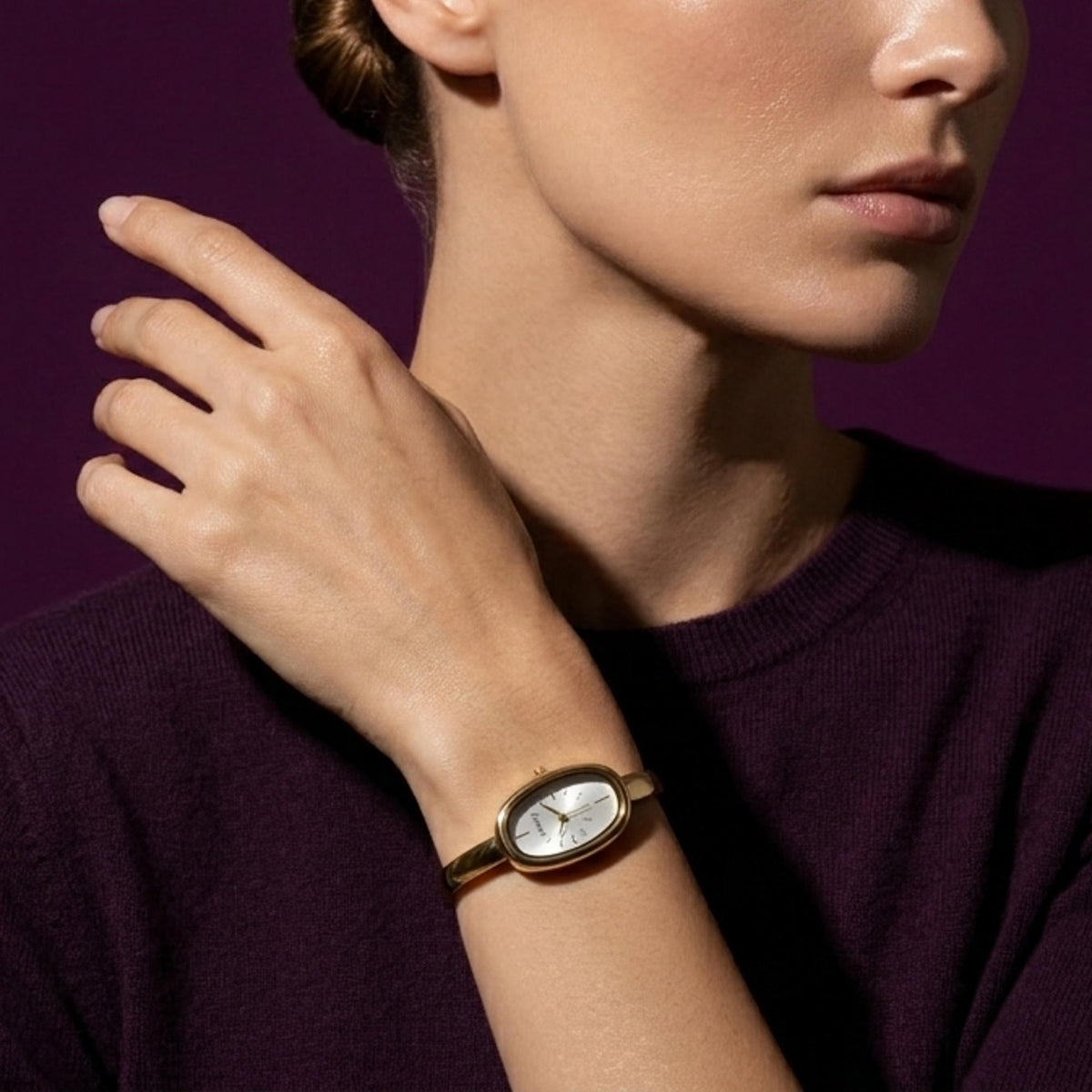 Reloj brazalete liso caratula ovalada con broche 5.5cm