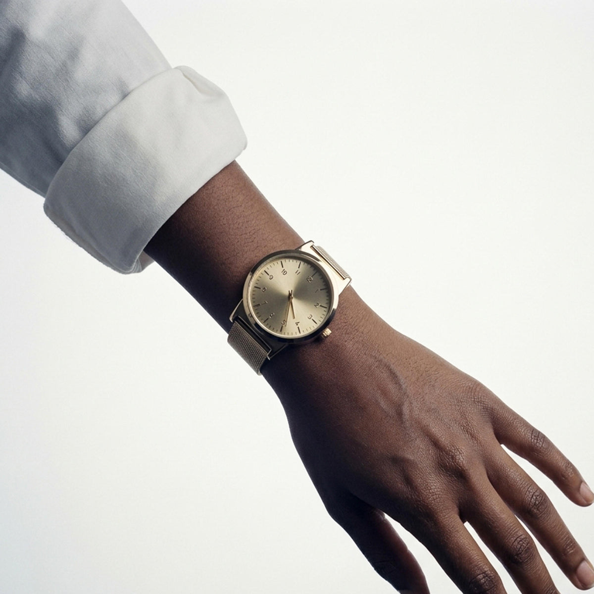 Reloj de extensible de malla ancha con caratula redonda 23cm