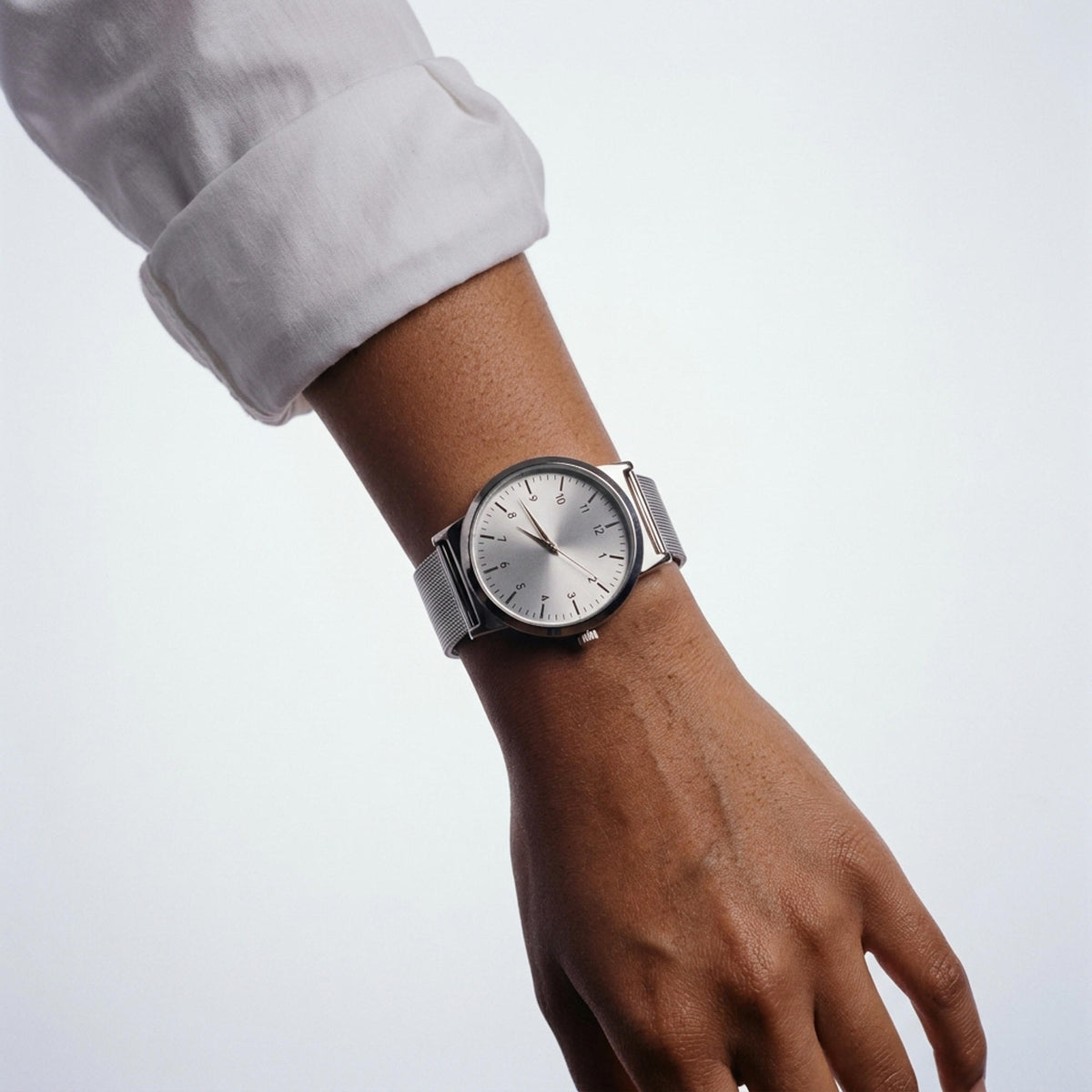 Reloj de extensible de malla ancha con caratula redonda 23cm