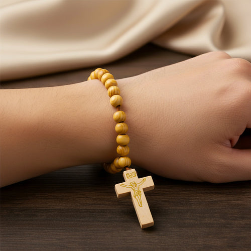 Pulsera de hilo ajustable cuentas y cruz de madera 10mm