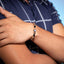 Pulsera de hilo ajustable con cruz cuentas de madera y cristales 6mm