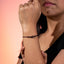 Pulsera de hilo ajustable con cruz y cuentas de madera con balines 4mm