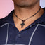 Collar de hilo ajustable con cruz de madera negra 70cm/33mm